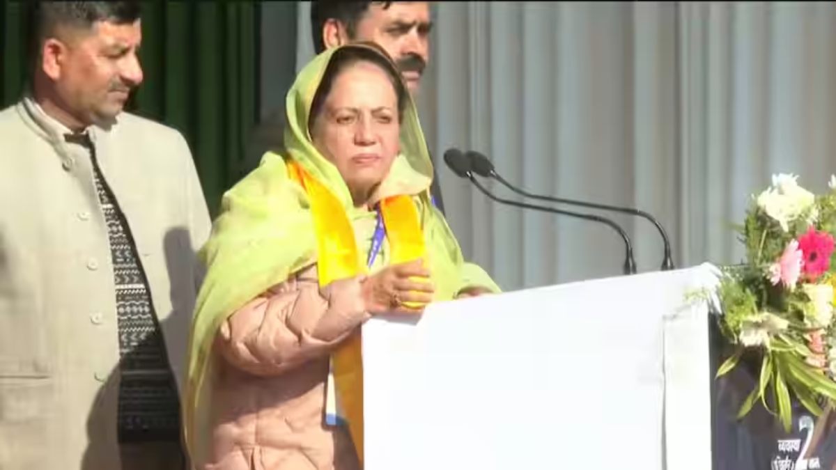 आप नहीं चाहते मैं ज्यादा बोलू ? भाषण देने से रोकने पर भड़की हिमाचल Congress अध्यक्ष प्रतिभा सिंह, सरकार के दो साल पूरे होने का मना रहे थे जश्न
