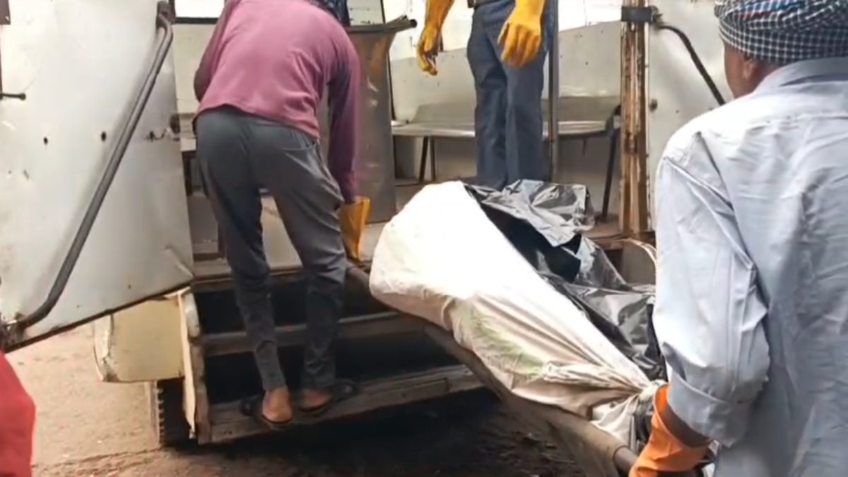 2 सुरक्षा गार्ड ने खेला खूनी खेल: बदमाश की हत्या कर शव को प्रेस बिल्डिंग के अंदर जलाया, फिर पहुंचे थाने…