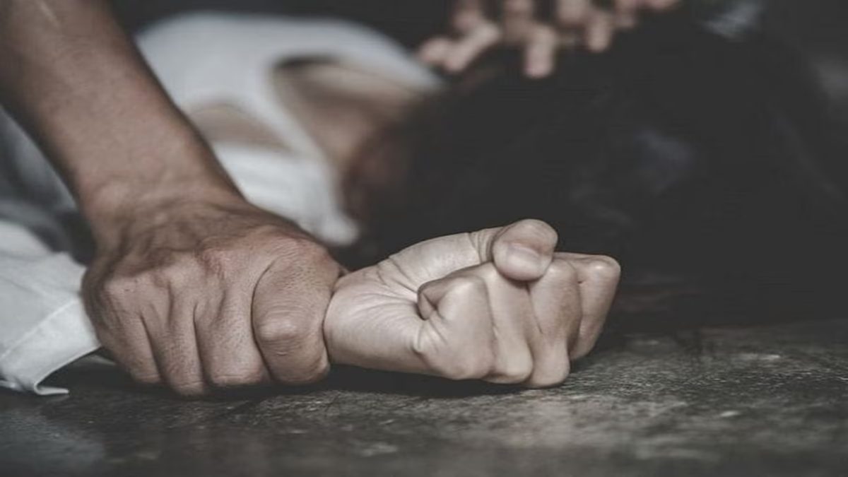 2 सगी बहनों से रेप: ट्यूशन टीचर ने बनाया हवस का शिकार, एक पीड़िता नाबालिग