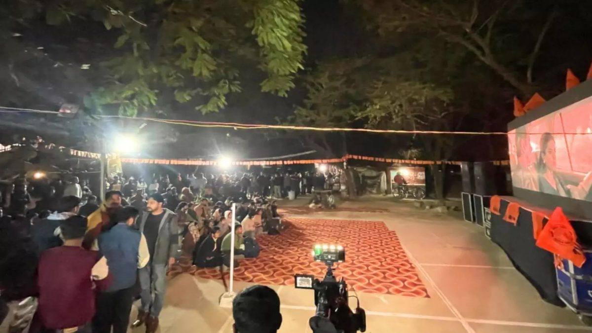 JNU में ‘द साबरमती रिपोर्ट’ मूवी की स्क्रीनंग के दौरान पथराव, कैम्पस में लगे पोस्टर भी फाड़े, ABVP दिखा रही थी फिल्म