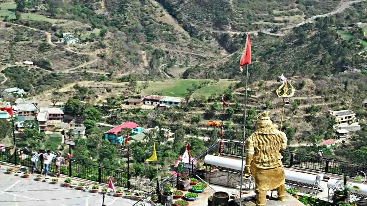 Lutru Mahadev Mandir: इस मंदिर में भगवान शिव को सिगरेट चढ़ाई जाती है, कश लेने पर निकलता है धुआं…