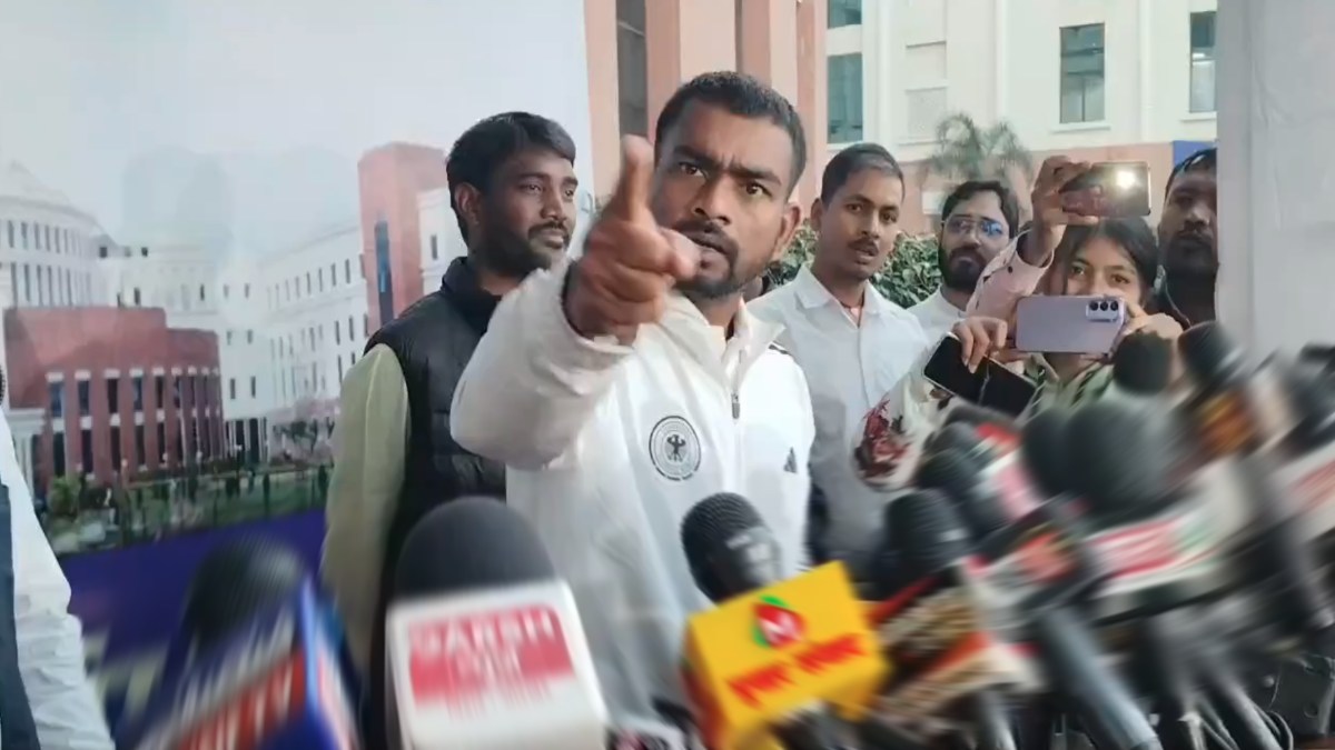 Jairam Kumar Mahato: पत्रकारों से भिड़े विधायक जयराम महतो, चिल्लाते हुए बोले- अगर तकलीफ है तो मत लो इंटरव्यू, देखें VIDEO