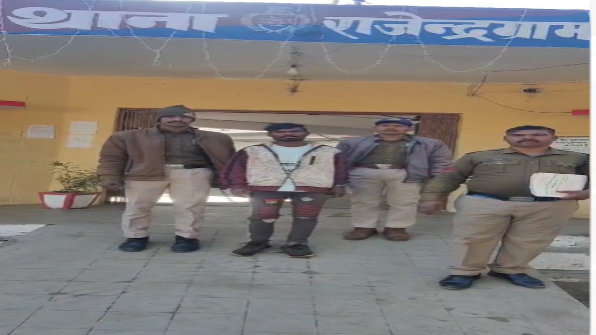 युवती से गैंगरेपः सामूहिक दुष्कर्म का एक आरोपी गिरफ्तार, दो फरार, एक युवक मोहल्ले का ही रहने वाला