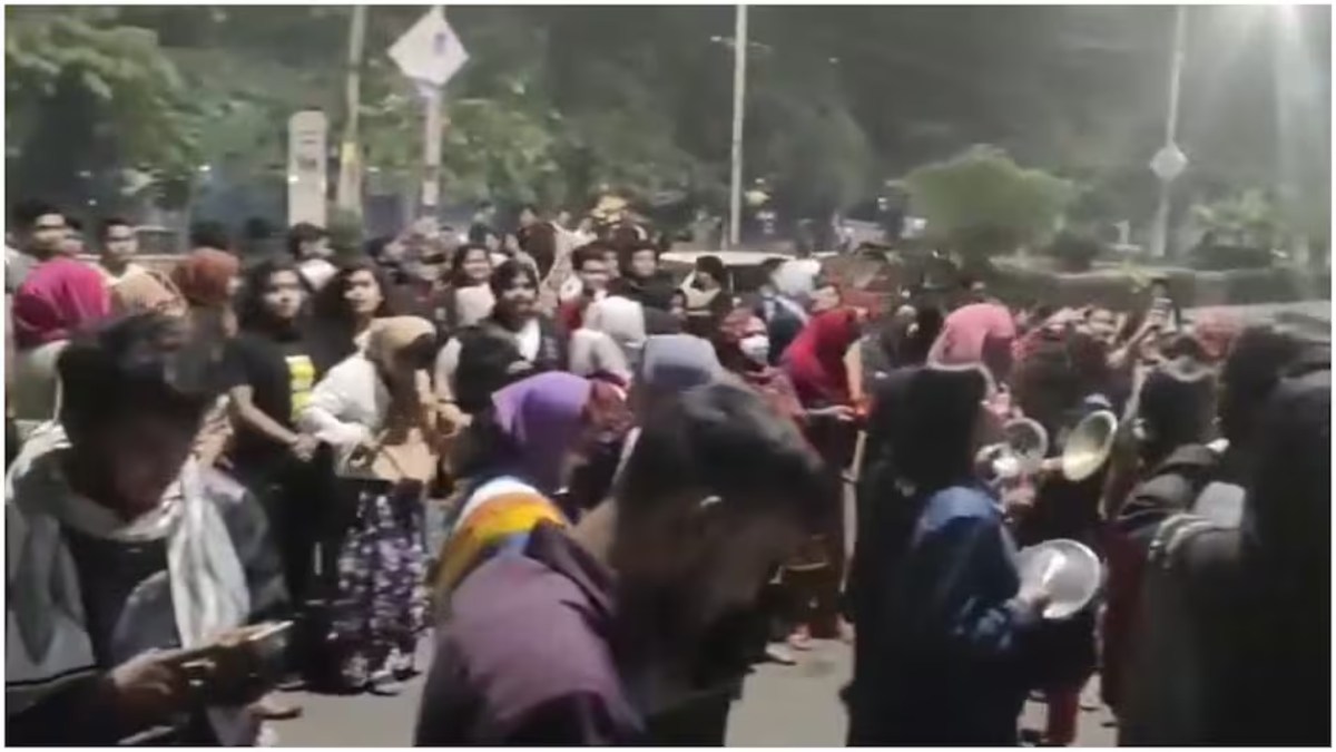 ‘तेरी आंख्या का यो काजल…’ हरियाणवी गाने पर जमकर झूमी बांग्लादेशी छात्राएं, देखे VIDEO