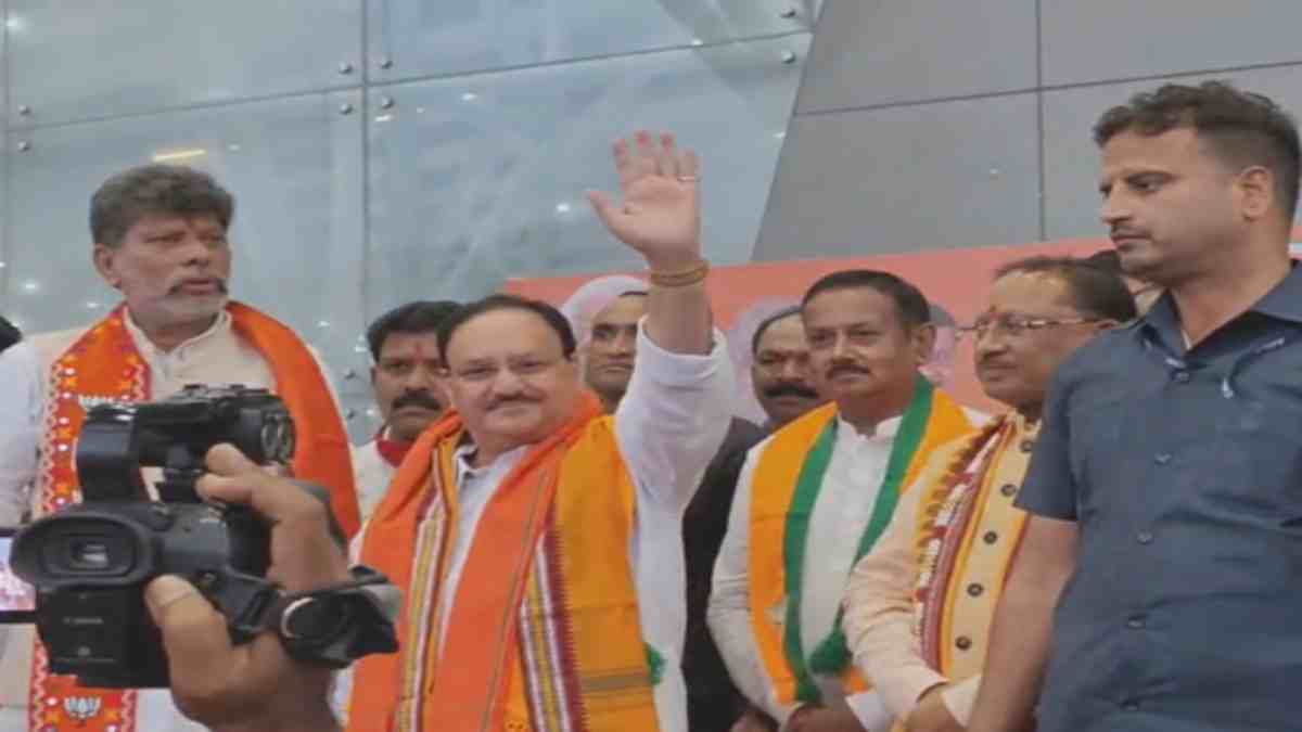 रायपुर पहुंचे भाजपा के राष्ट्रीय अध्यक्ष जेपी नड्डा, साय सरकार के एक साल का रिपोर्ट कार्ड करेंगे पेश, बीजेपी कार्यालय में लेंगे बैठक