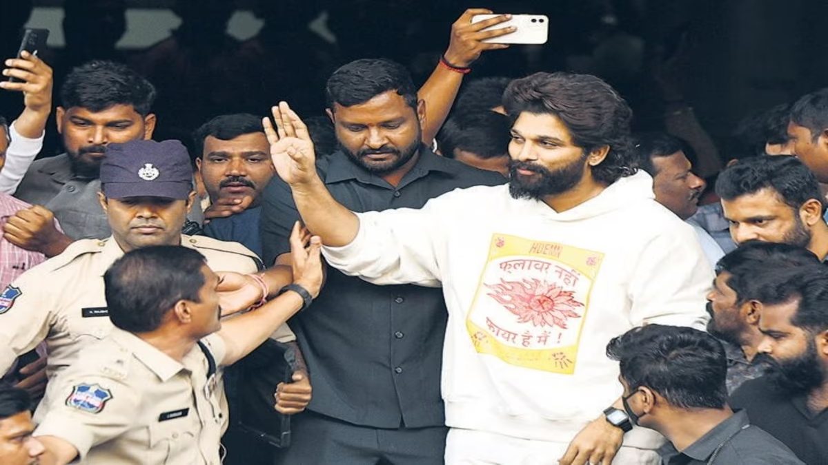 ‘हमारे खिलाफ बोला तो कर देंगे नंगा…’, Allu Arjun को  ACP ने दी धमकी, इशारों में कहा- ‘बहुत ऊंची उड़ान मत भरो नहीं तो तुम्हारे पंख…,’
