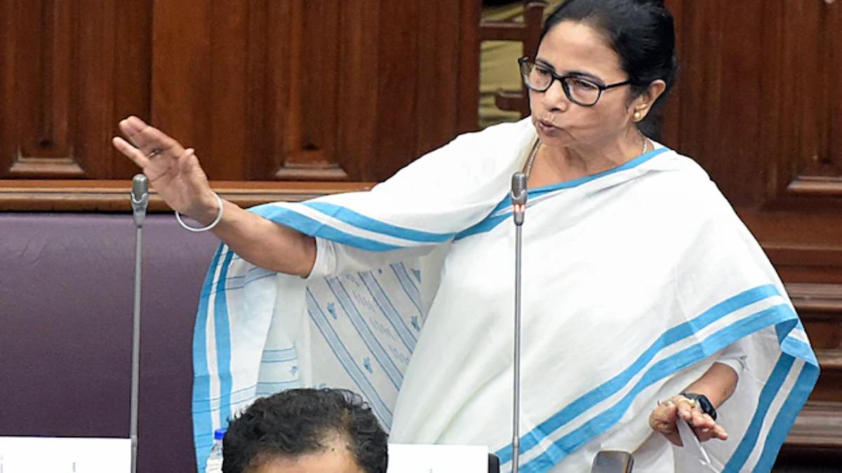 बांग्लादेशी नेता के बयान पर भड़की ममता, कहा- आप बंगाल, बिहार, ओड़ीसा कब्जा लेंगे और हम क्या बैठकर लॉलीपॉप खाएंगे..