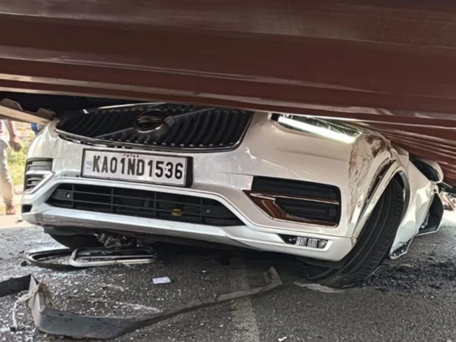 एक ही परिवार के 6 लोगों की मौत: वोल्वो कार पर कंटेनर गिरने का CCTV फुटेज आया सामने, देखें दिल दहला देने वाला VIDEO