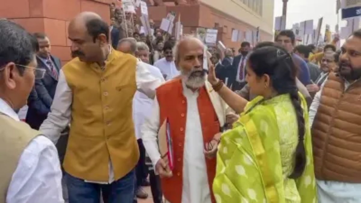 संसद में धक्का-मुक्की मामले को लेकर CISF का खुलासा, बताई घटना की सच्चाई