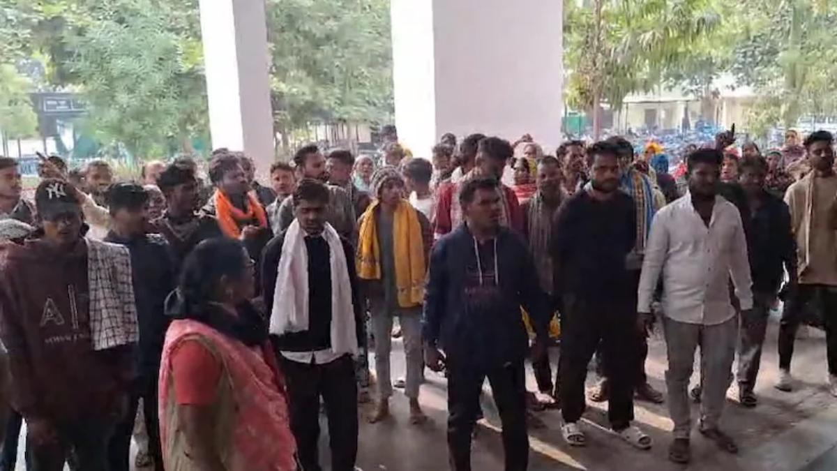 पारिवारिक विवाद में दामाद ने सास को मारी गोली, अस्पताल में हुई मौत, परिजनों ने जमकर किया हंगामा