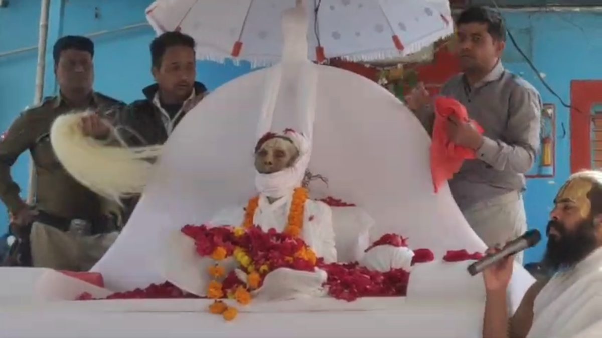 पंचतत्व में विलीन हुए संत सियाराम बाबा: CM डॉ. मोहन समेत कई नेताओं ने दी श्रद्धांजलि, हजारों की संख्या में तेली भट्यान आश्रम पहुंचे श्रद्धालु