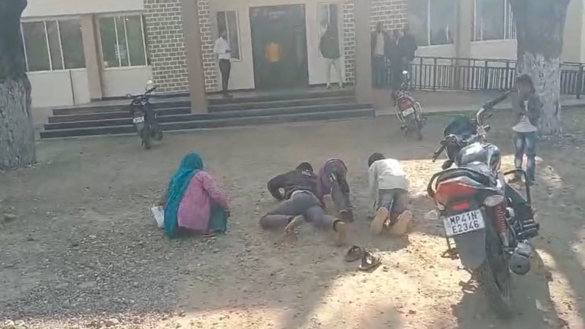 अन्नदाता की ऐसी हालत! घुटने के बल पत्नी और बच्चों के साथ SDM ऑफिस पहुंचा किसान, जानिए आखिर क्या थी मजबूरी