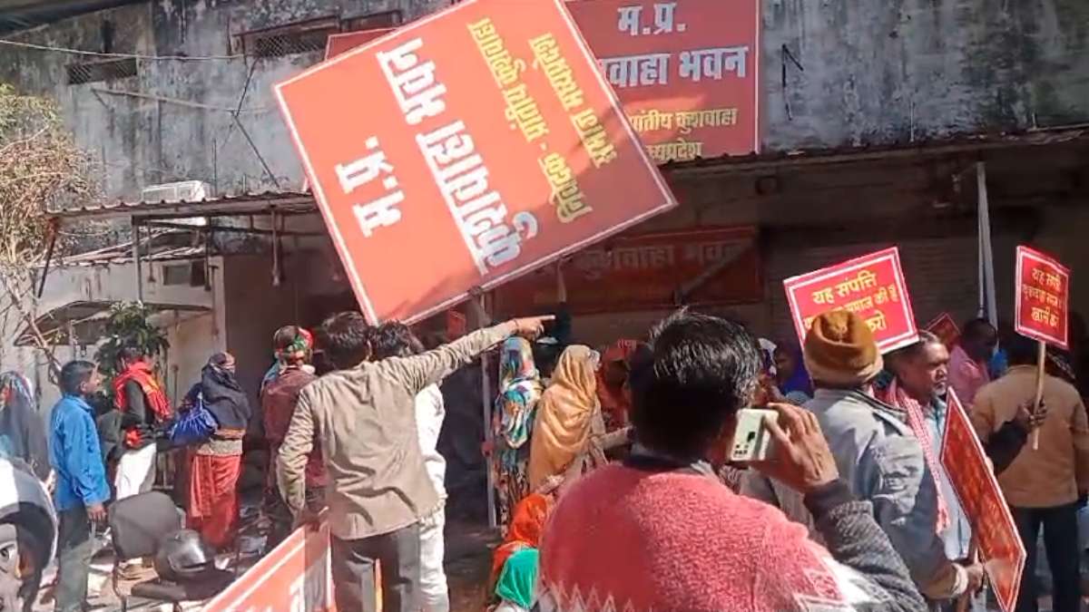 कहीं ये सत्ता का तो नशा नहीं? MP कुशवाहा भवन के अंदर तोड़फोड़, भाजपा नेता पर कब्जे का आरोप