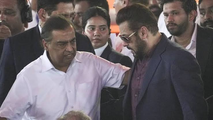 Devendra Fadnavis के शपथ ग्रहण समारोह में पहुंचे ये सेलिब्रिटीज, Mukesh Ambani भी हुए शामिल …