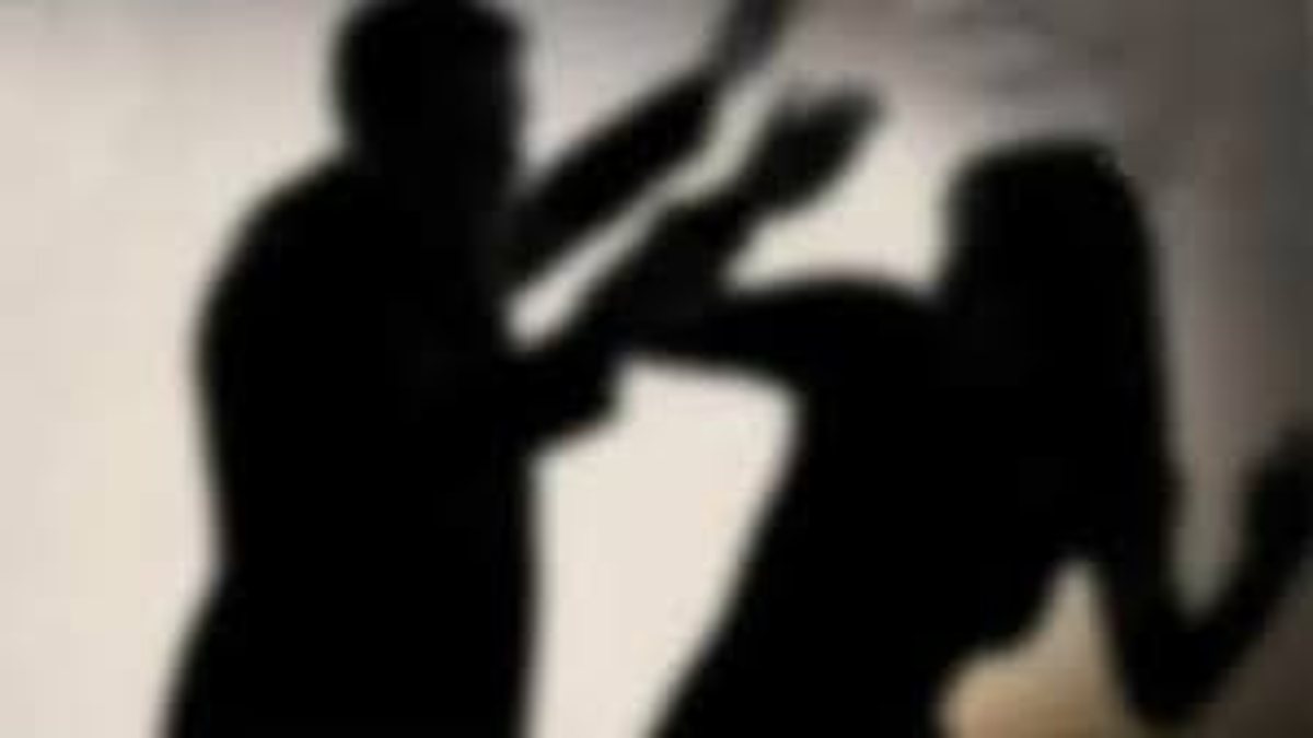 चरित्र पर शक के चलते हैवान बना पति, नशे में धुत्त होकर पत्नी को पीटा, गंभीर हालत में अस्पताल में भर्ती