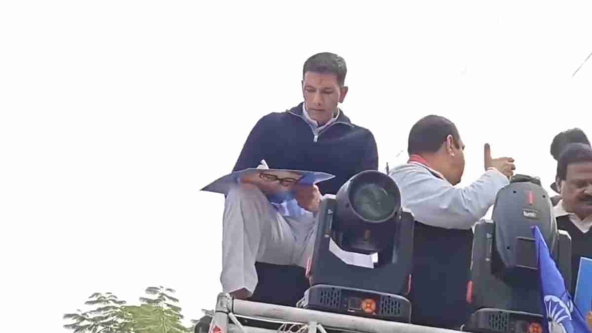 जीतू पटवारी ने बाबा साहेब का किया अपमान! घुटने पर अंबेडकर की फोटो रख कुछ लिखा फिर दिखाया, BJP ने जारी किया Video