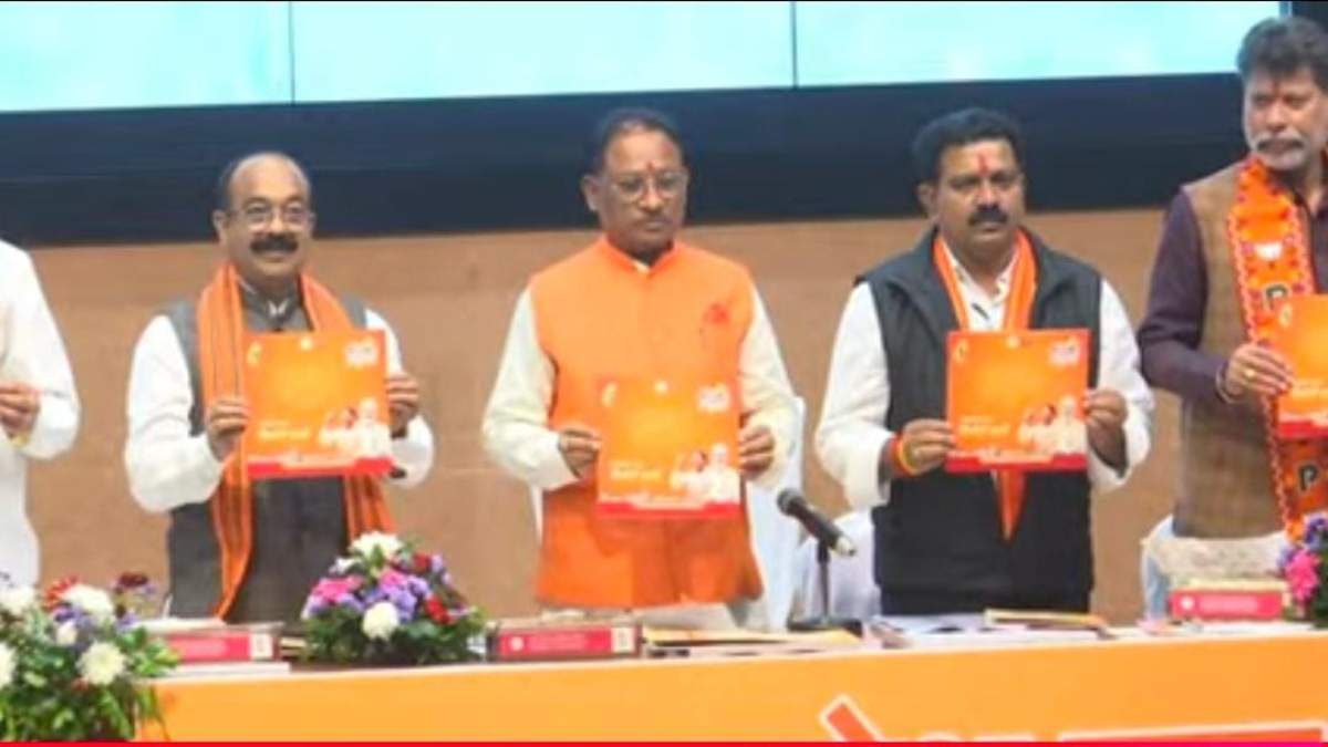 LIVE : सरकार के एक साल पूर्ण होने पर मुख्यमंत्री विष्णु देव साय का बड़ा ऐलान, 2028 तक छत्तीसगढ़ का जीडीपी 10 लाख करोड़ करने का लक्ष्य…