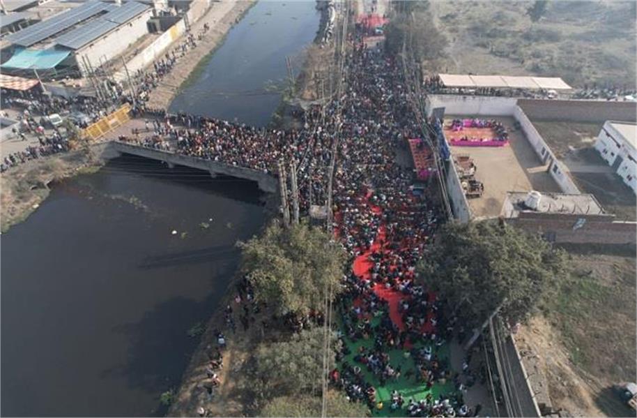 बुड्ढा नाला पानी विवाद : ताजपुर रोड पर इकट्ठा हुए हजारों प्रदर्शनकारी, इलाका छावनी में तब्दील