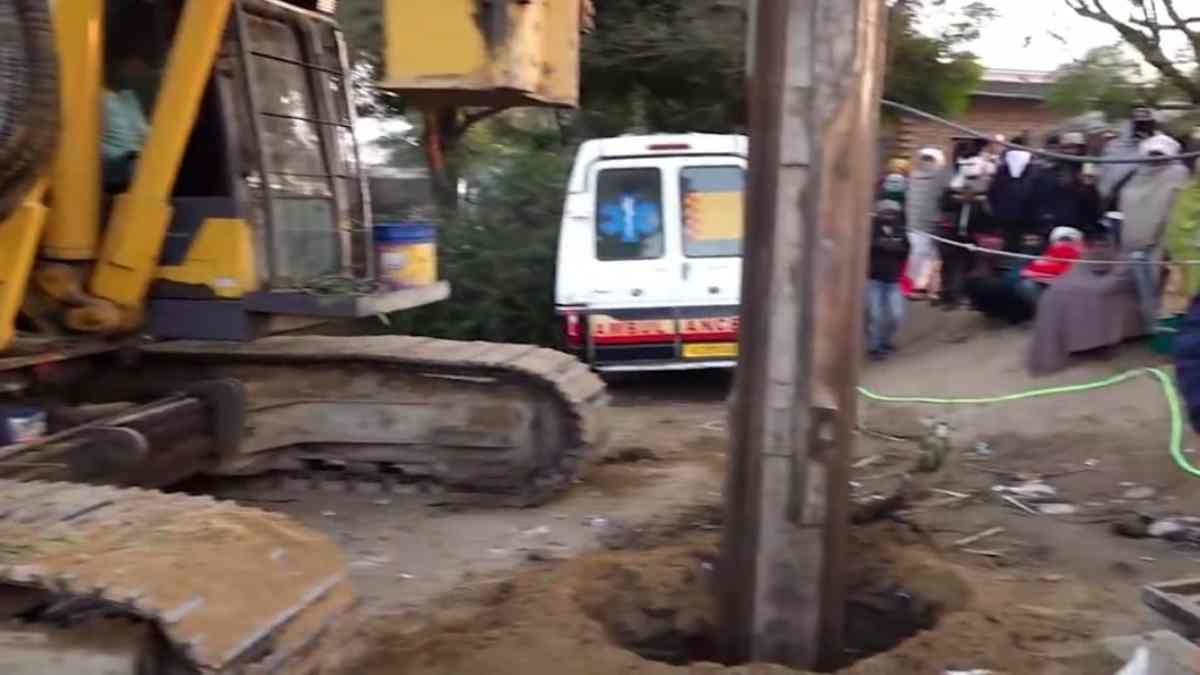 Rescue Operation : 150 फीट गहरे बोरवेल में गिरा  मासूम, 49 घंटों से जिंदगी की जंग लड़ रहा आर्यन, रेस्क्यू ऑपरेशन जारी