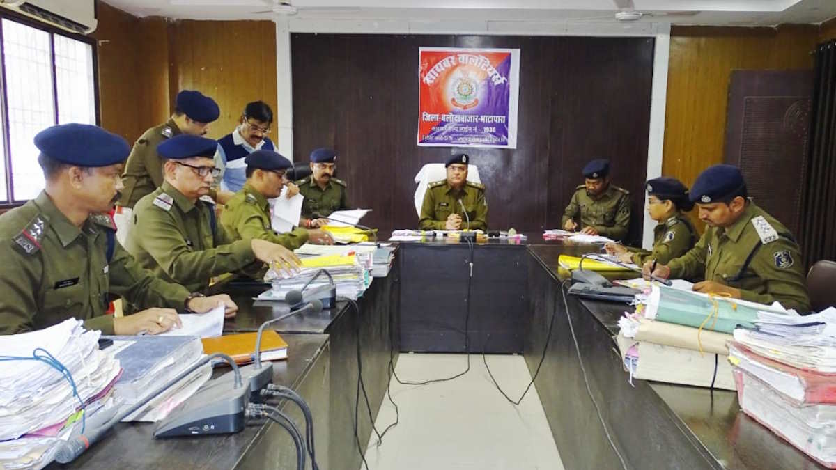 एक साल से लंबित मामलों का हो त्वरित निराकरण, एसपी ने थाना-चौकी प्रभारियों दिए निर्देश…