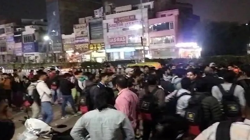 Rajasthan News: उत्कर्ष कोचिंग में 10 छात्र बेहोश, सील किए जाने की हो रही मांग