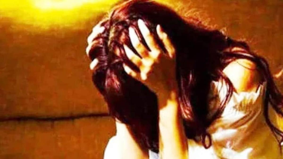 दोस्ती की आड़ में मिटाई हवस: छात्रा को पिलाई शराब, फिर होटल में नशे का फायदा उठाकर लूटी आबरू, सुबह आंख खुलते ही…