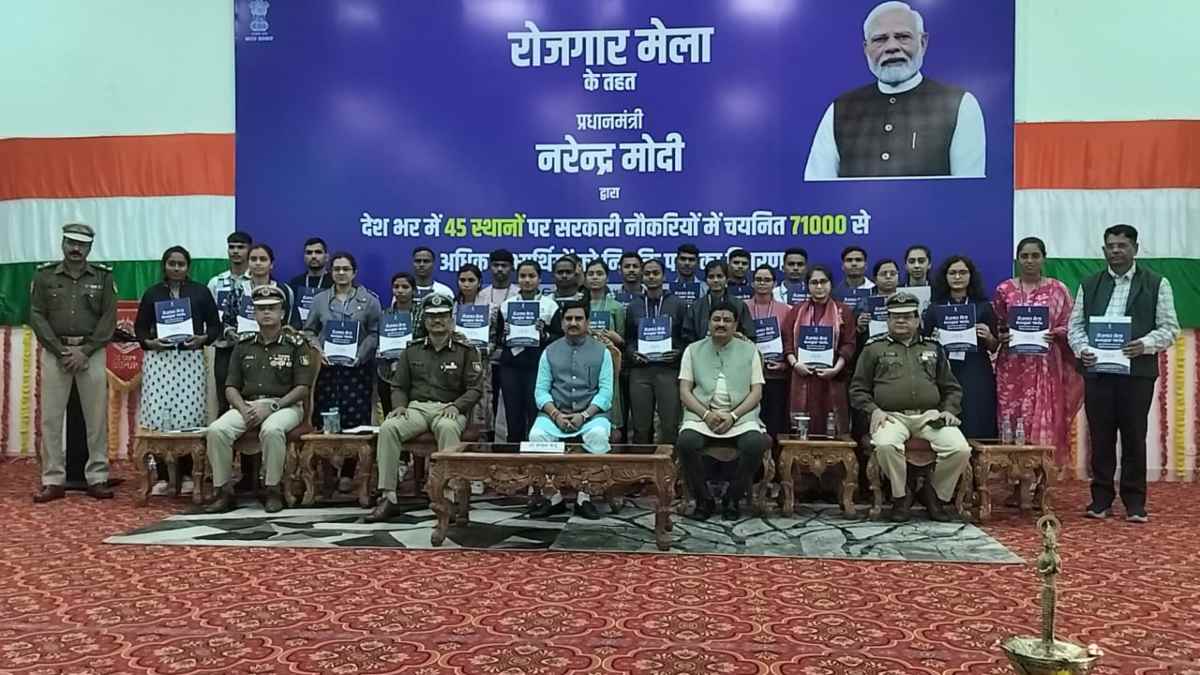 PM मोदी ने दी सौगात : केंद्रीय राज्य मंत्री तोखन साहू ने रोजगार मेले में प्रदेश के 450 युवाओं को सौंपा नियुक्ति पत्र…