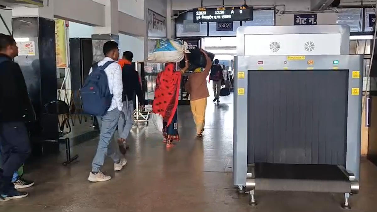भगवान भरोसे रायपुर स्टेशन की सुरक्षा व्यवस्था, नहीं हो रही सामानों की जांच, मौके पर न अधिकारी, न जवान…
