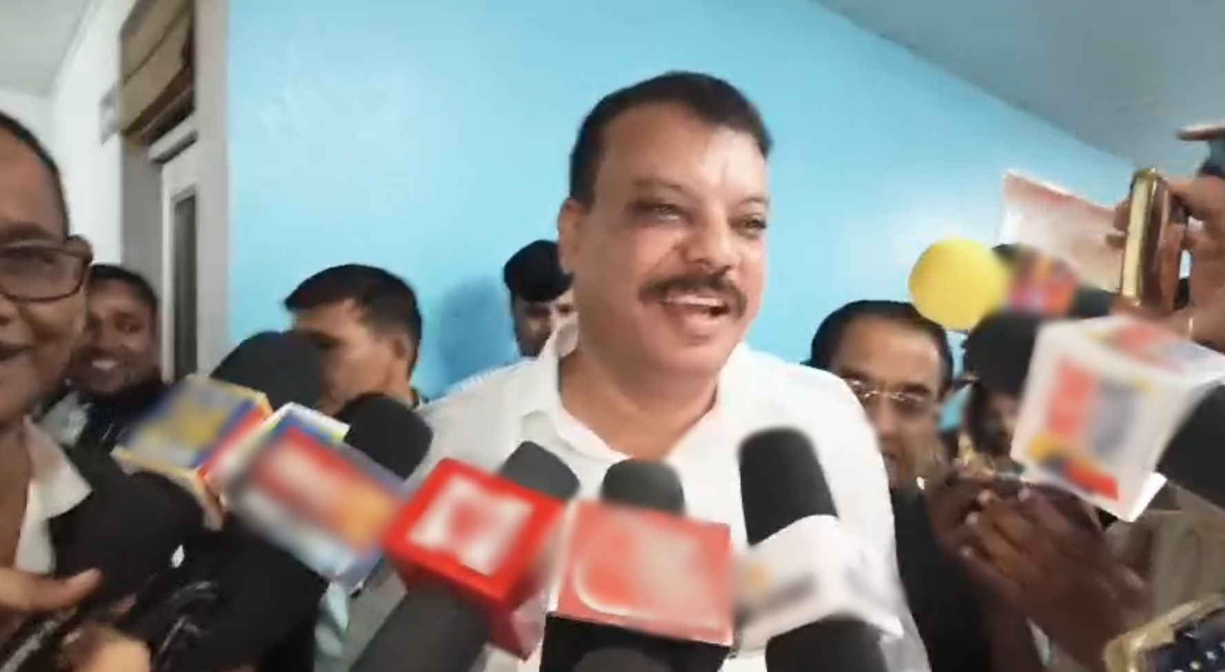 उमंग सिंघार ने अधिकारियों को बताया उद्योगपतियों का दलाल: कहा- गरीबों से अंगूठा लगवा कर छीन रहे जमीन, DMF फंड मामले का जल्द करेंगे पर्दाफाश