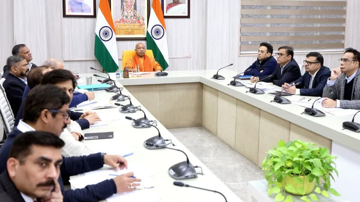 सीएम योगी ने गृह विभाग के निर्माण कार्यों की समीक्षा, बोले- पुलिसकर्मियों के लिए बेहतर व्यवस्था हो, किसी प्रकार की लापरवाही बर्दाश्त नहीं की जाएगी