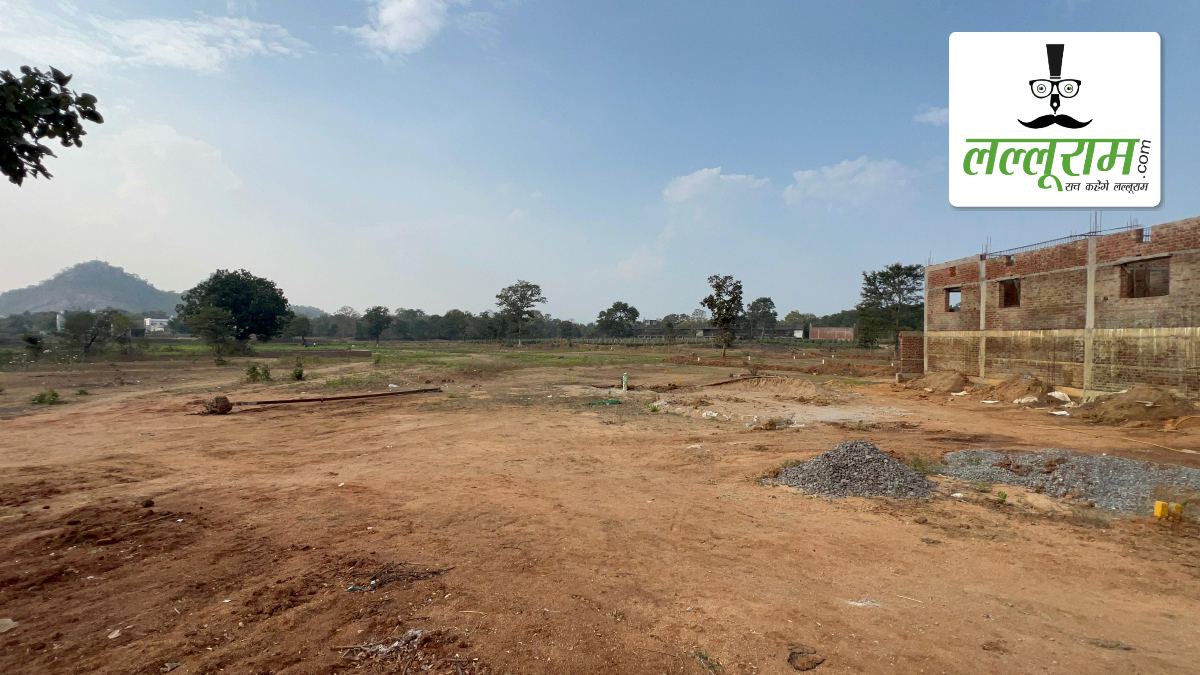 धर्मनगरी में भू-माफियाओं का आतंक: धड़ल्ले से हो रही अवैध प्लॉटिंग और सरकारी जमीन की रजिस्ट्री, अधिकारी कर रहे खानापूर्ति