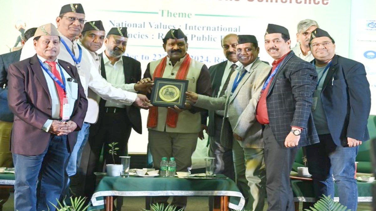 छग के उप मुख्यमंत्री विजय शर्मा सम्मानित : शीतकालीन यात्रा में शामिल होने के लिए मिला आमंत्रण, डिप्टी सीएम शर्मा ने PRSI का जताया आभार