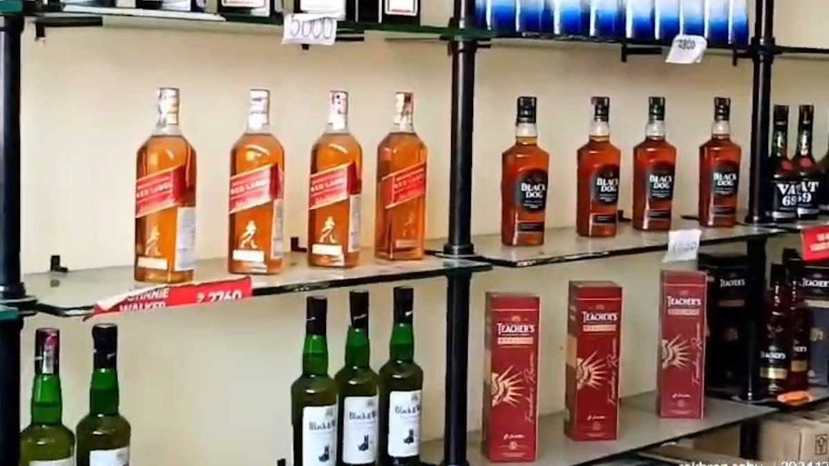 बिना स्कैन किए बेची 37 लाख की शराब, जांच में खुलासे के बाद प्लेसमेंट एजेंसी के तीन कर्मचारी हिरासत में…