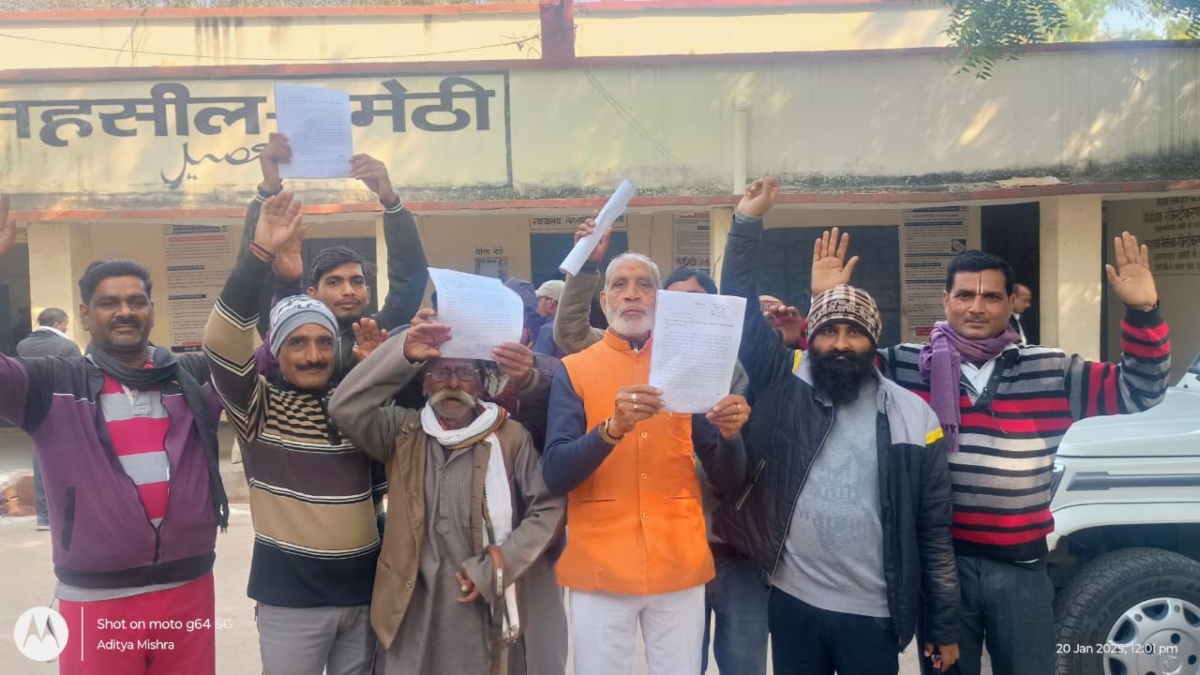 सर्किल रेट से कम मुआवजा : भड़के किसानों ने तहसील में किया प्रदर्शन, बोले- बात नहीं मानी तो