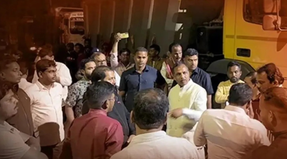 अवैध रेत परिवहन : ओडिशा के नयागढ़ में 20 से अधिक ट्रक जब्त