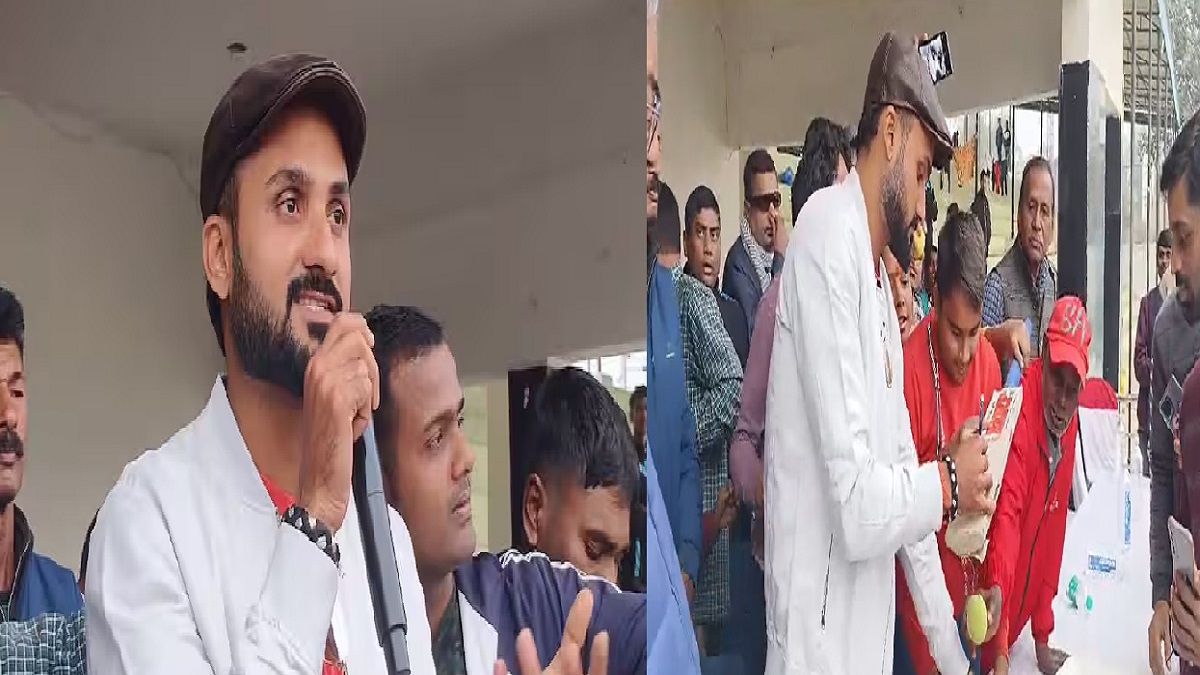 जन्म भूमि रोहतास पहुंचे भारतीय क्रिकेटर आकाशदीप, फुटबाल टूर्नामेंट के फाइनल मुकाबले में खिलाड़ियों का बढ़ाया हौसला