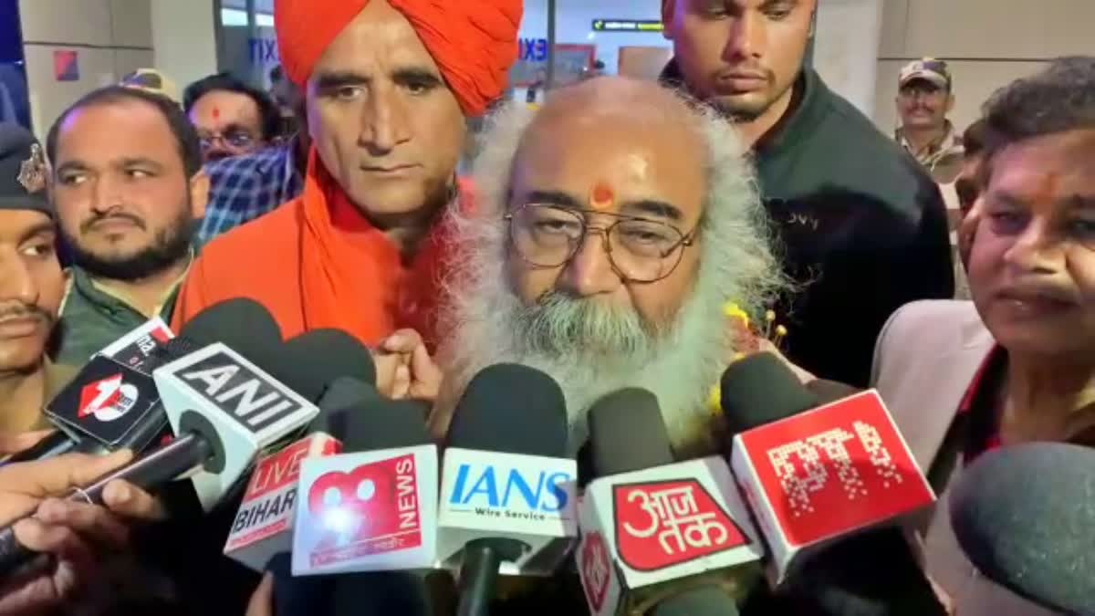 ‘गंगा नहाने से कोई हिंदू नहीं होता’, पटना पहुंचे आचार्य प्रमोद कृष्णम ने राहुल गांधी पर बोला हमला, कहा- जब तक राहुल के हाथ में पार्टी है…