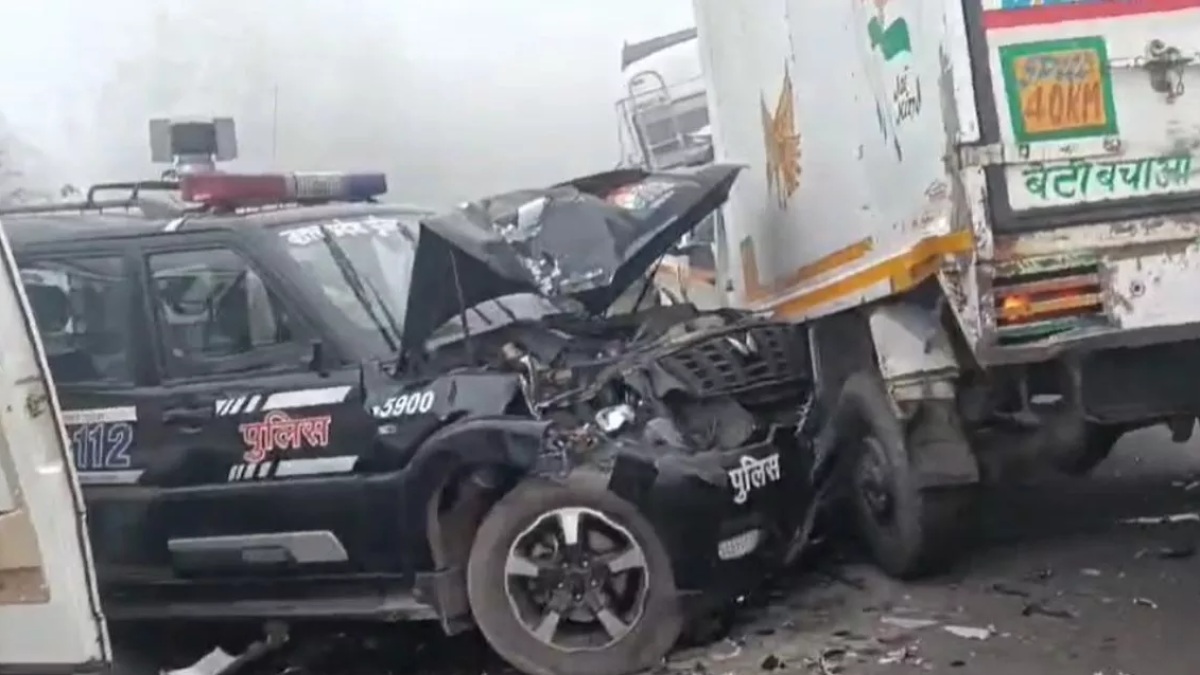 कोहरे का कहर ! मुरादाबाद में एक दर्जन वाहन एक दूसरे से टकराए, पुलिस की पीआरबी गाड़ी भी क्षतिग्रस्त
