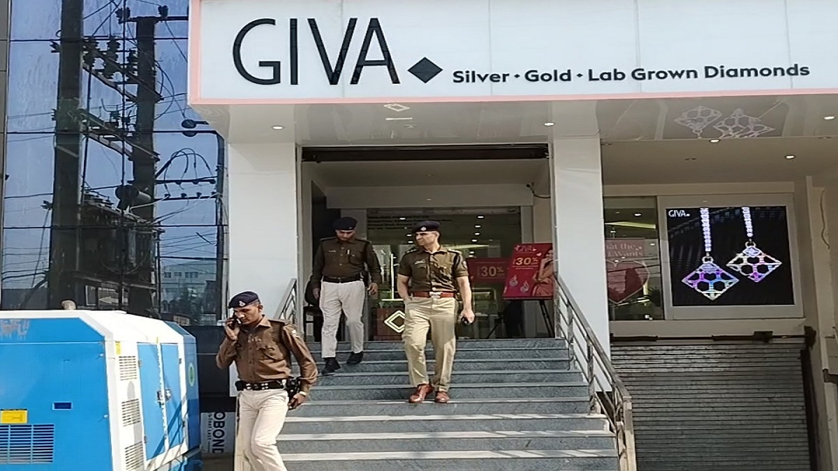 पटना के ब्रांडेड जीवा ज्वेलरी शॉप में दिनदहाड़े 50 लाख की बड़ी लूट, ग्राहक बनकर घुसे थे बदमाश, मौके पर पहुंची कई थानों की पुलिस
