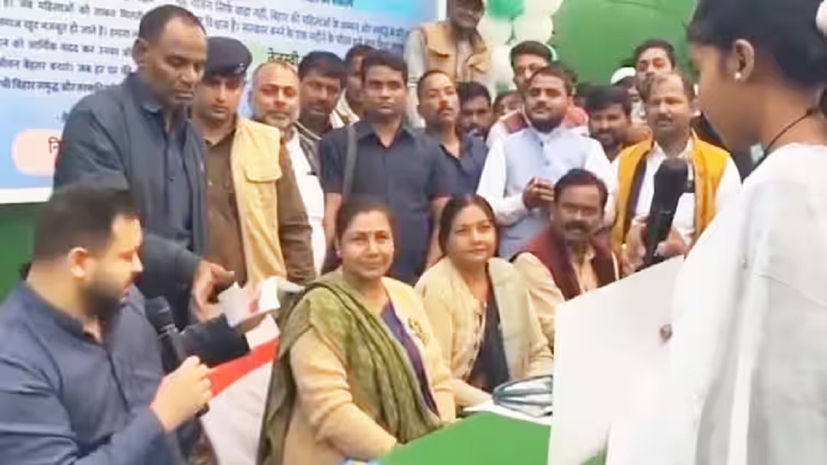 ‘गर्व से कहेंगे तेजस्वी यादव ने दी नौकरी’, कार्यक्रम में पहुंची लड़की ने कर दी नौकरी की डिमांड, जानें नेता प्रतिपक्ष ने क्या दिया जवाब?