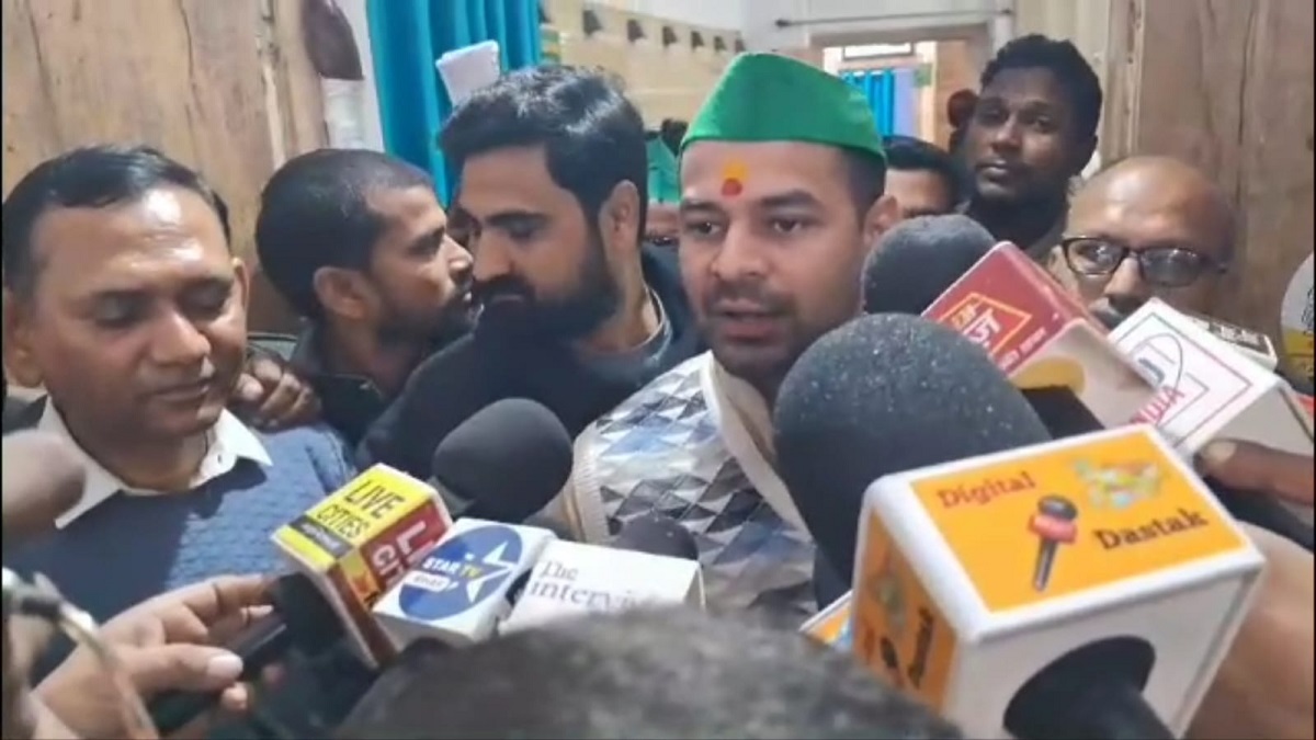 अचानक पार्टी दफ्तर पहुंचे तेज प्रताप यादव ने CM नीतीश पर बोला हमला, भाई तेजस्वी की तारीफ और BJP के इस बड़े नेता को पागल खाने में इलाज कराने की दी सलाह