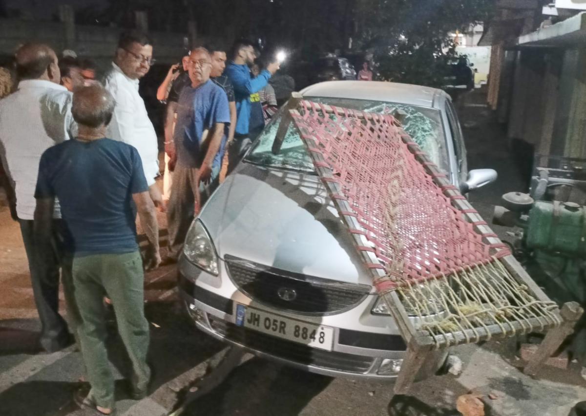 ‘पेशाब’ ने कराया बवालः घर के बाहर ‘मूत्र’ करने पर पुणे में उबाल, जमकर हुई पत्थरबाजी, महिला की मौत, कई लोग घायल