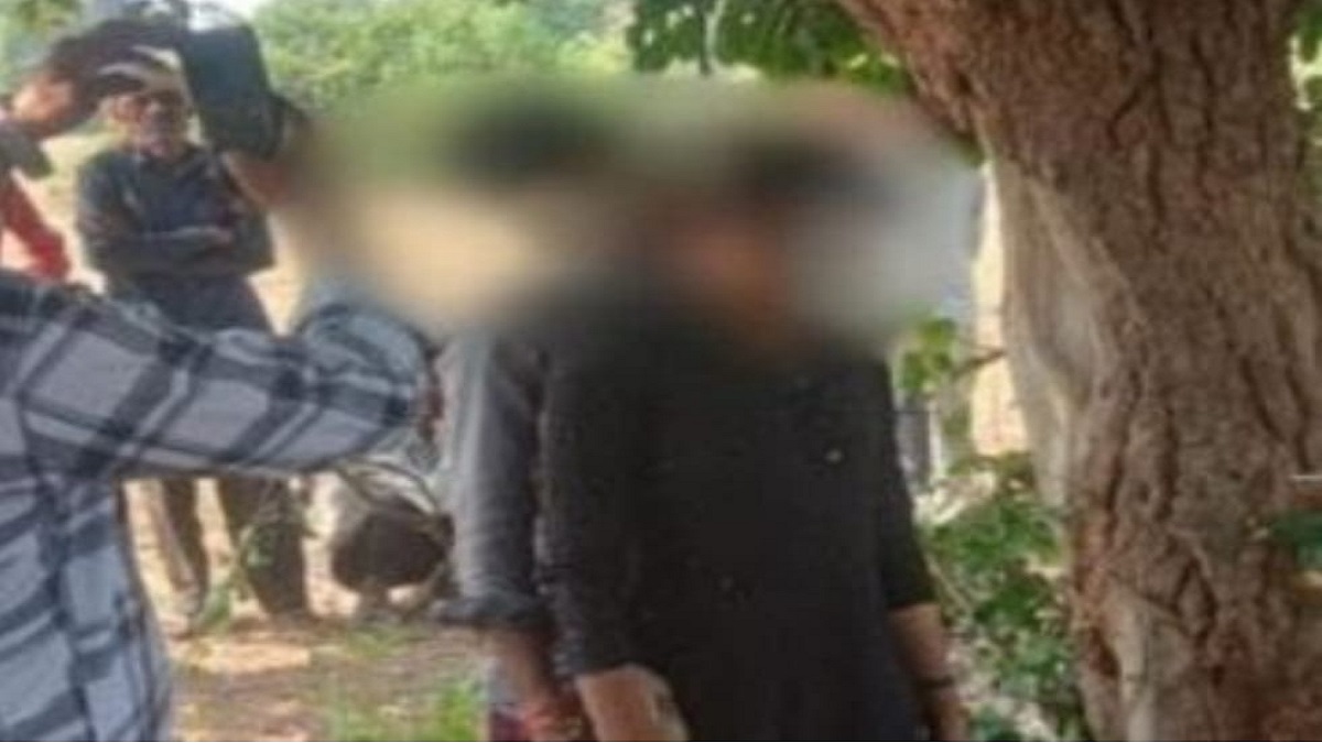 पेड़ से लटका मिला नाबालिग प्रेमी-प्रेमिका का शव, शादी के लिए राजी नहीं हुआ परिवार तो मायूस होकर मौत को लगाया गले