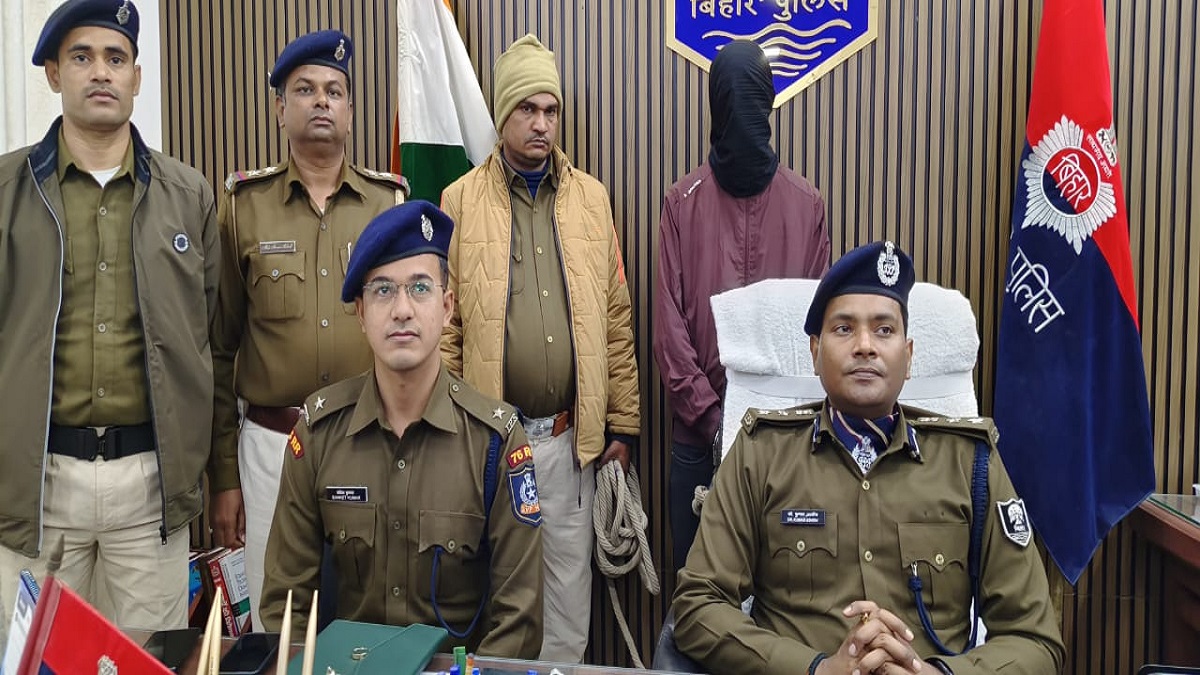 कारोबारी से 32 लाख की लूट करने वाला थानाध्यक्ष गिरफ्तार, साथी चालक की गिरफ्तारी के लिए पुलिस की छापेमारी जारी, जानें पूरा मामला?