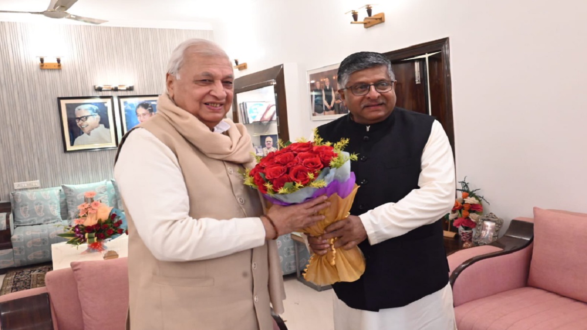बीजेपी सांसद रवि शंकर प्रसाद से मिलने उनके आवास पर पहुंचे राज्यपाल आरिफ मोहम्मद खान, जानें बंद कमरे में 1 घंटे तक क्या हुई बातचीत?