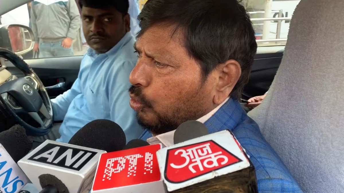 पटना पहुंचे केंद्रीय मंत्री रामदास अठावले, महाकुंभ पर खरगे की टिप्पणी को बताया हिंदुओं का अपमान, संविधान और UCC को लेकर कही ये बात