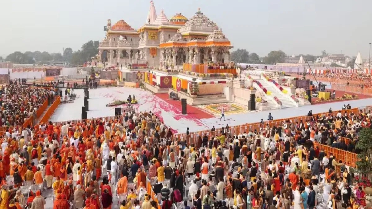 राम मंदिर में श्रद्धालुओं की भारी भीड़, यातायात व्यवस्था पूरी तरह से ध्वस्त, 20 मिनट के लिए बंद करने पड़े मंदिर के कपाट