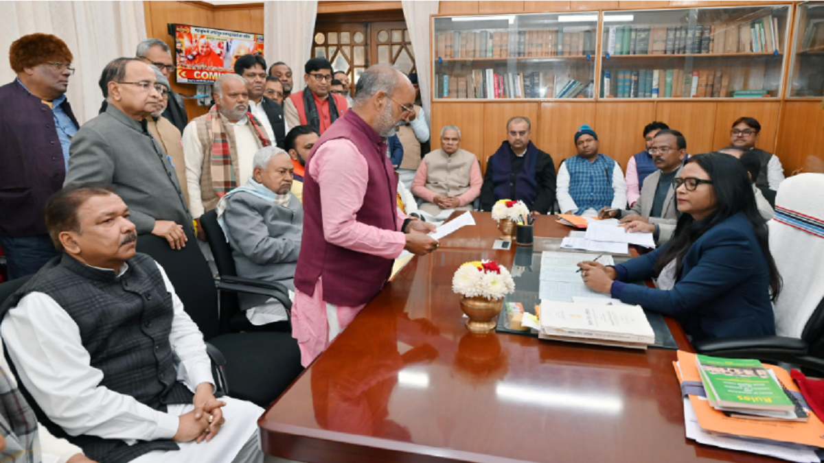 सीएम नीतीश की मौजूदगी में MLC के लिए जदयू के ललन प्रसाद ने दाखिल किया नामांकन, जानें कब होगी वोटिंग?