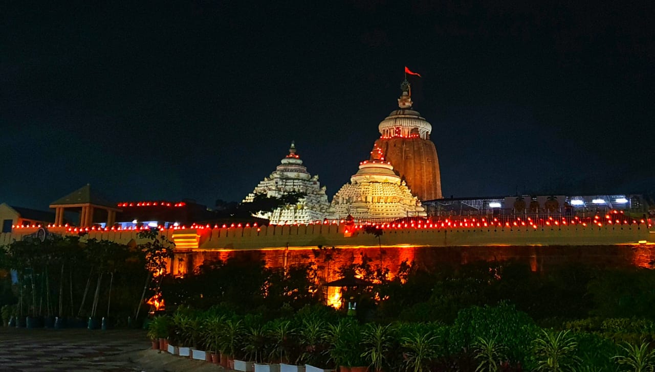 पुरी : जगन्नाथ मंदिर प्रशासन के कर्मचारी अब नहीं खा सकते पान-गुटखा, मोबाइल फोन के इस्तेमाल पर भी प्रतिबंध