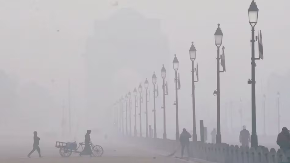 Delhi Weather: दिल्ली में शीत लहर का प्रकोप, बारिश-बर्फबारी से ठंड और बढ़ेगी